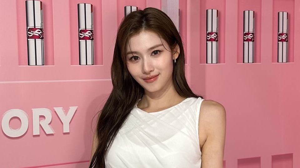 Sana TWICE Dapat Perlakuan Kasar dari Fans Sendiri saat Fanmeeting