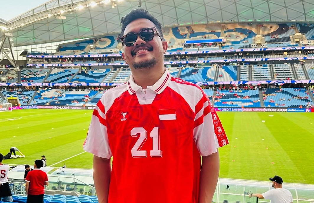 Komika Sastra Sialalhi saat saksikan laga Timnas cs Australia di Sydney Fottball Stadium. [Instagram]