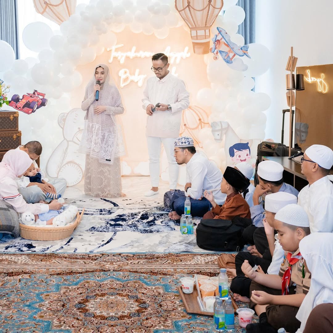 5 Potret Akikah Baby Jyab Anak Gilang-Shandy Purnamasari, Tamunya Bertabur Bintang!