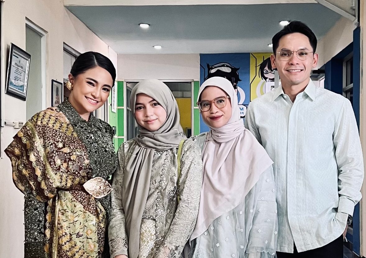 Sienna Wisudaan SD, Marshanda Tampil All Out