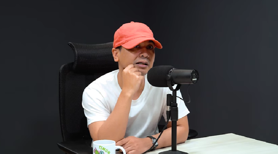 Raditya Dika Hampir Pakai Popok Dewasa Pas Standup Gegara Takut Cepirit