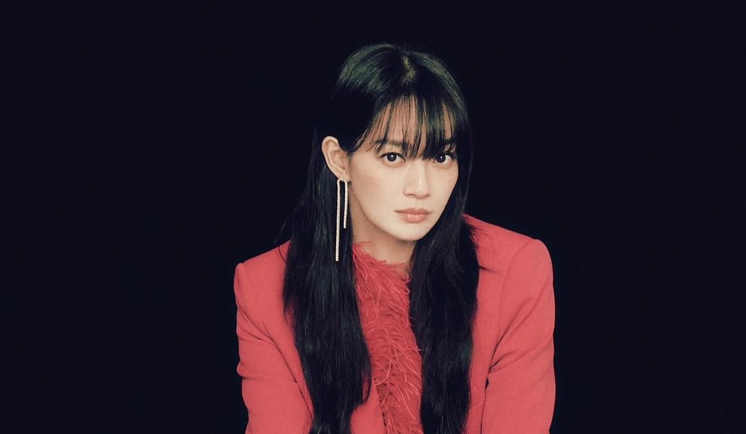 Shin Min Ah Ulang Tahun ke-40 Pamer Dapet Buket Bunga Cantik, Dari Kim Woo Bin?