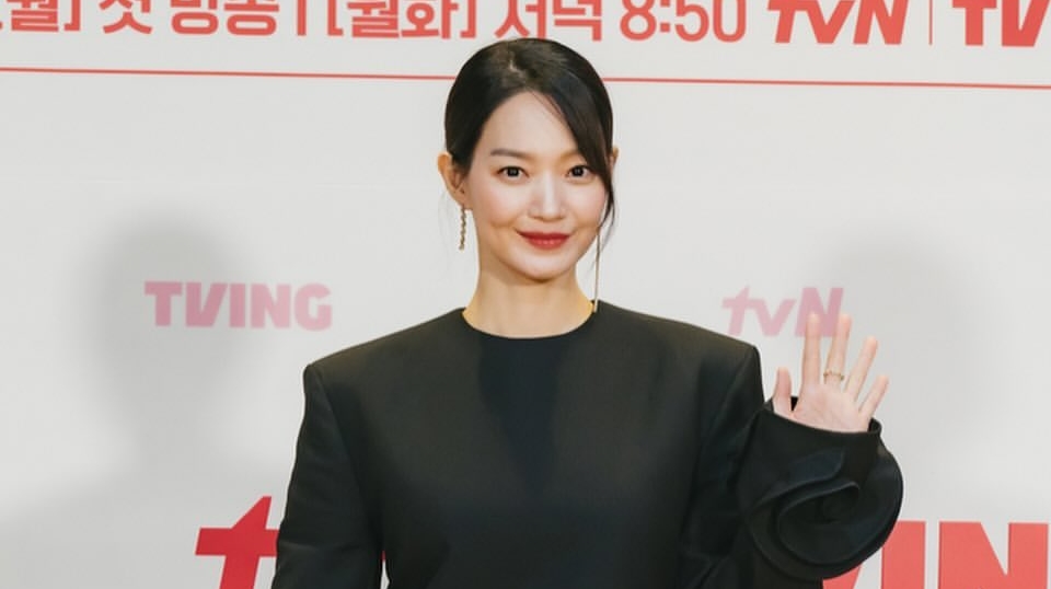 Fashionista, Shin Min Ah Kini Suka Pakai Baju Terus-terusan Sampai Buluk