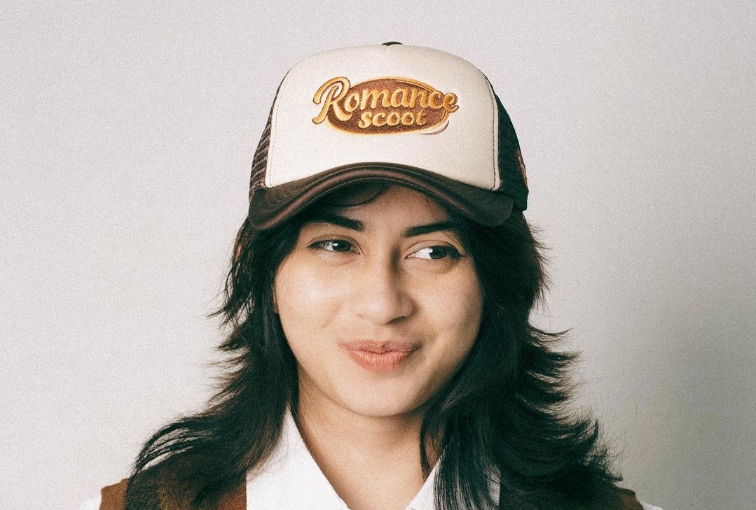 Creepy! Sintya Marisca Pernah Diikutin Fans Cewek Sampe ke Depan Rumah