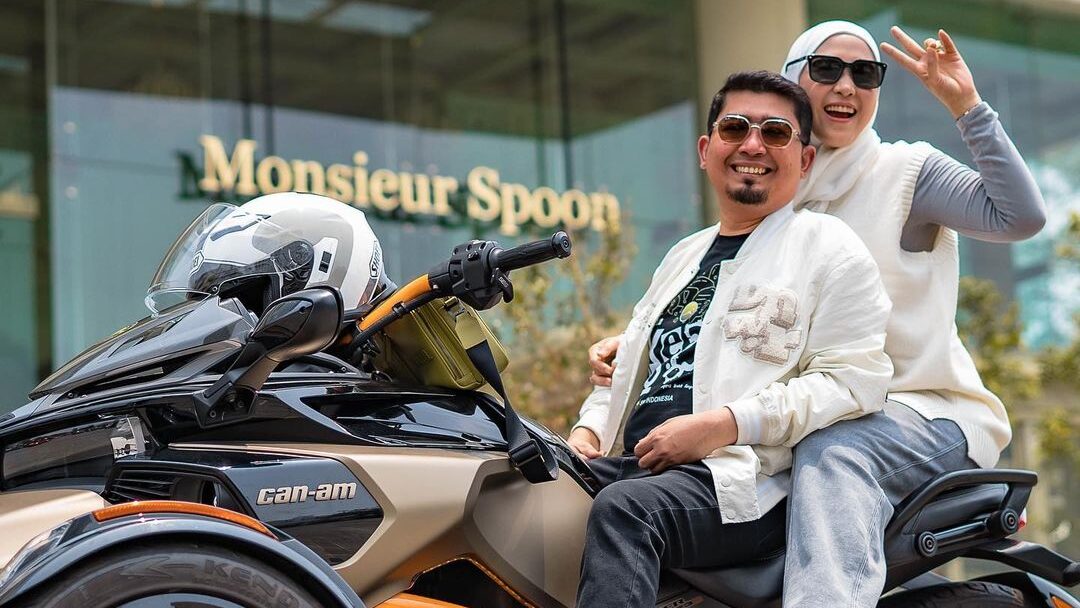 Ustaz Solmed Pamer Rumah Mewah, April Jasmine Flexing Barang Branded