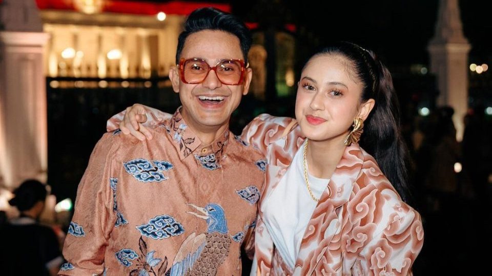 Bangganya Ramzi Pamer Foto Asila Maisa Pakai Jaket Kuning Almamater UI