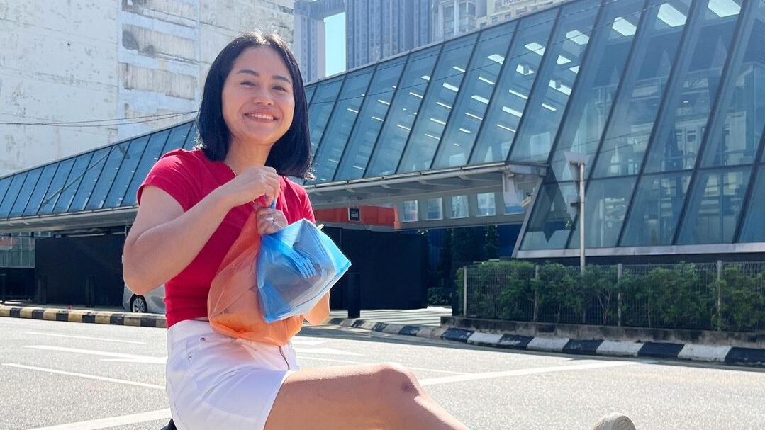 Baru Puasa 2 Minggu, Farida Nurhan Sudah Bagi-bagi THR Uang Segepok untuk Karyawan