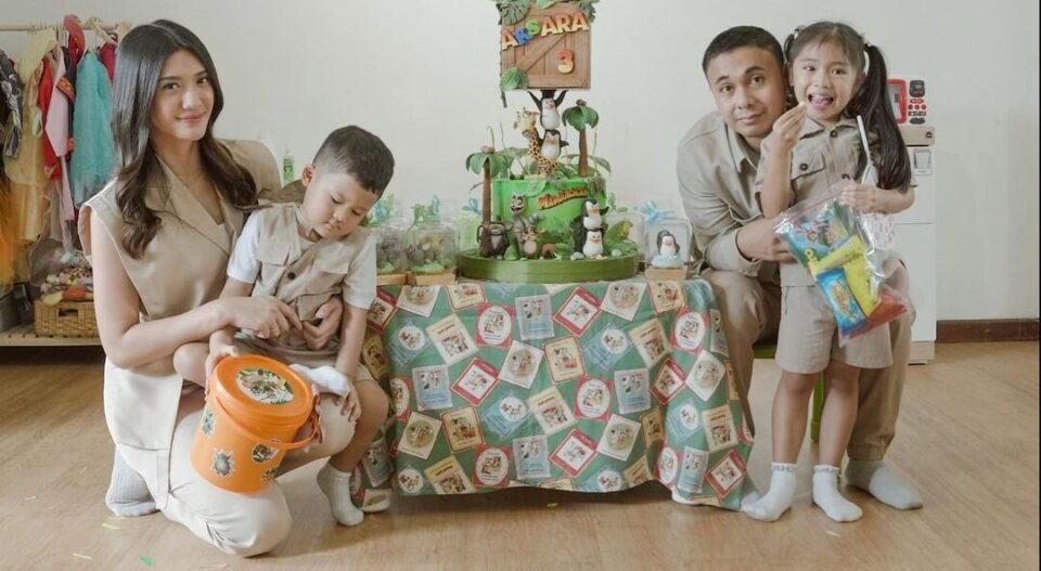 Bisa Ditiru, Ini yang Dilakukan Anissa Aziza saat Bepergian Naik Pesawat Bersama Anak Balita