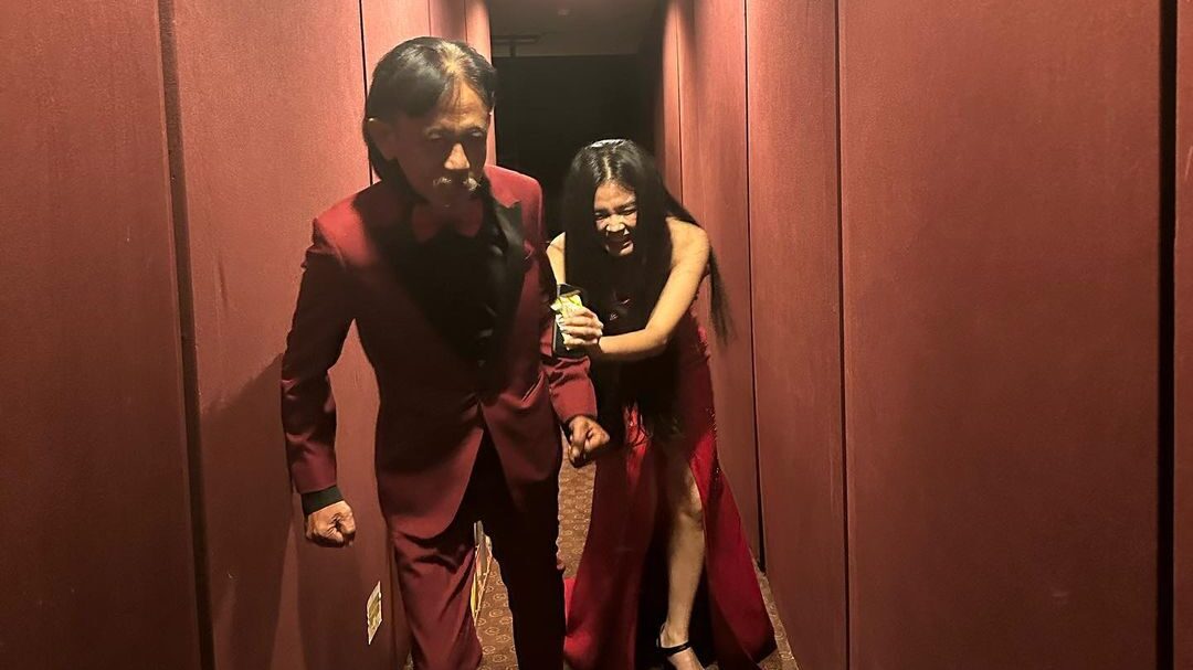 Istri Epy Kusnandar Kunjungi Suaminya, Tutup Wajah dengan Kacamata dan Masker