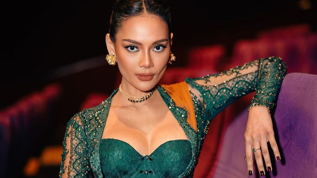 Erika Carlina Nangis Sesengukan Beber Alasan Belum Siap Nikah