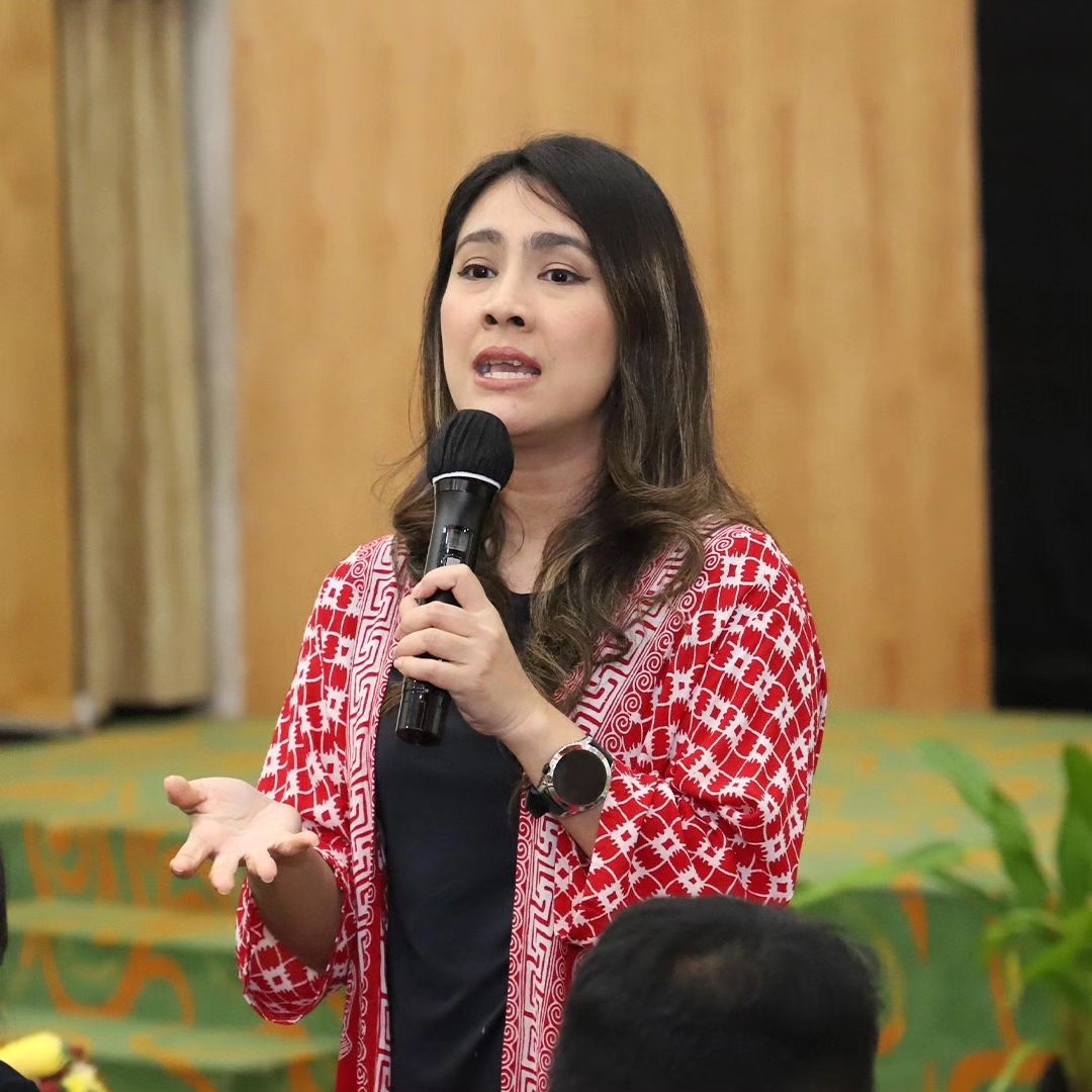 Biodata Isyana Bagus Oka, Dari Model Hingga Politikus PSI