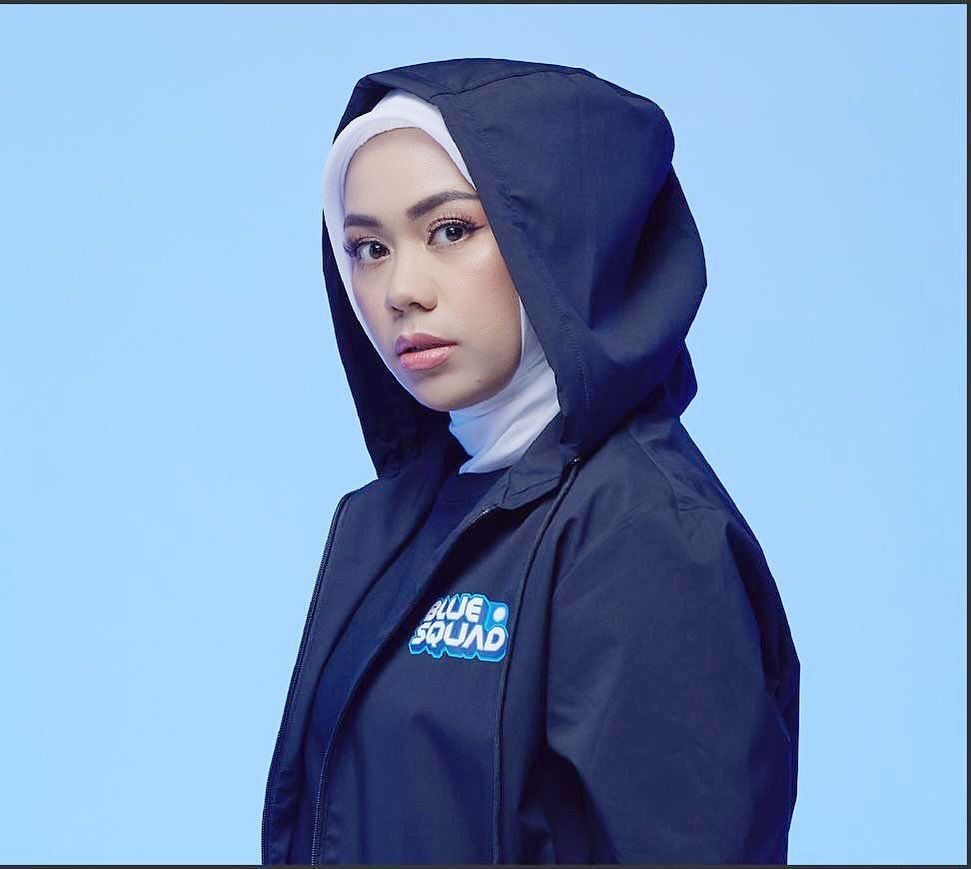 Nekat Bener! Anak Mendag Zulkifli Hasan Pamer Gelas Starbucks di Depan Ka'bah