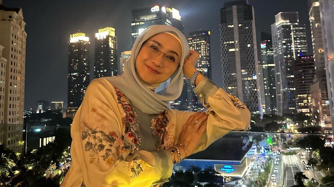 Desy Ratnasari Ngarep Lulus S3 Tahun Ini