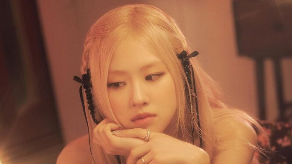 Mendadak LIVE! Rose BLACKPINK Spill Lagu di Album 'Rosie'