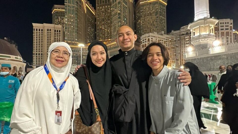 BCL Umrahkan Ashraf Sinclair, Reaksi Adik Jadi Sorotan