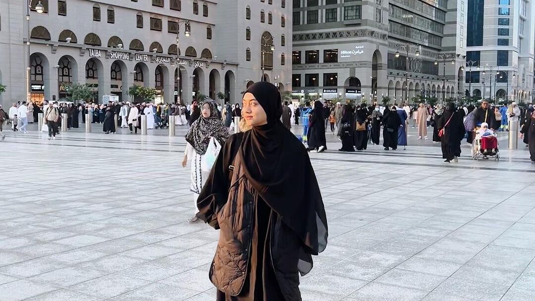 Ayudia Bing Slamet Sering Dipergoki Anaknya Menangis saat Umrah