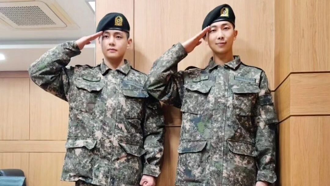 RM dan V BTS Jadi Trainee Elit di Wamil, Kasih Teladan di Barak