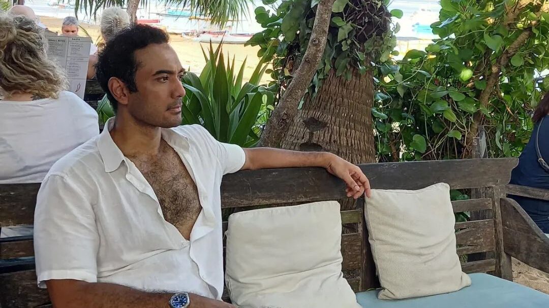 Ario Bayu Pamer Foto Telanjang Dada, Komentar Ivan Gunawan Disorot