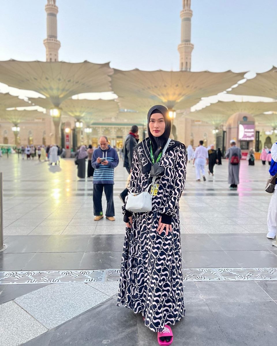 Stevie Agnecya Dimakamkan Tanpa Azan meski Secara Islam, Ini Alasannya