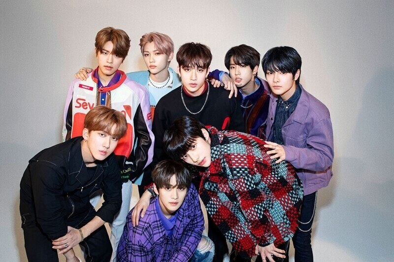 Stray Kids Rayakan Kemenangan Kelima untuk ‘CEREMONY’ di Show Champion