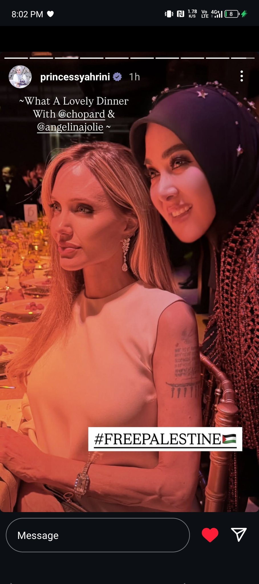 Syahrini rela ngantre demi foto bareng Angelina Jolie. [Instagram]