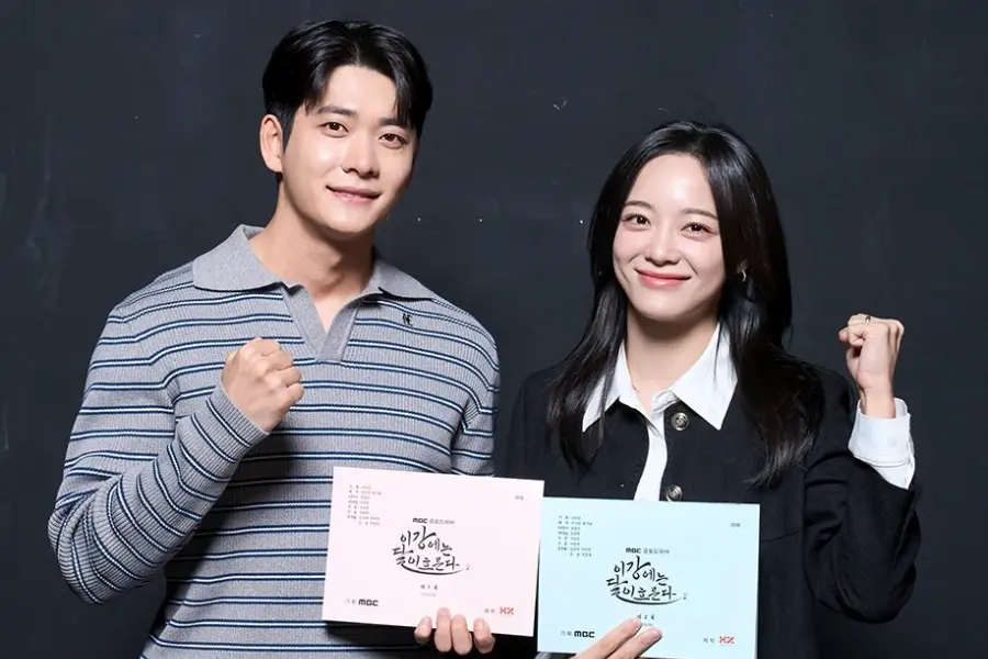 Chemistry Memikat! Kang Tae Oh & Kim Se Jeong Tampil Memukau dalam Pembacaan Naskah Drama Baru ‘Moon River’