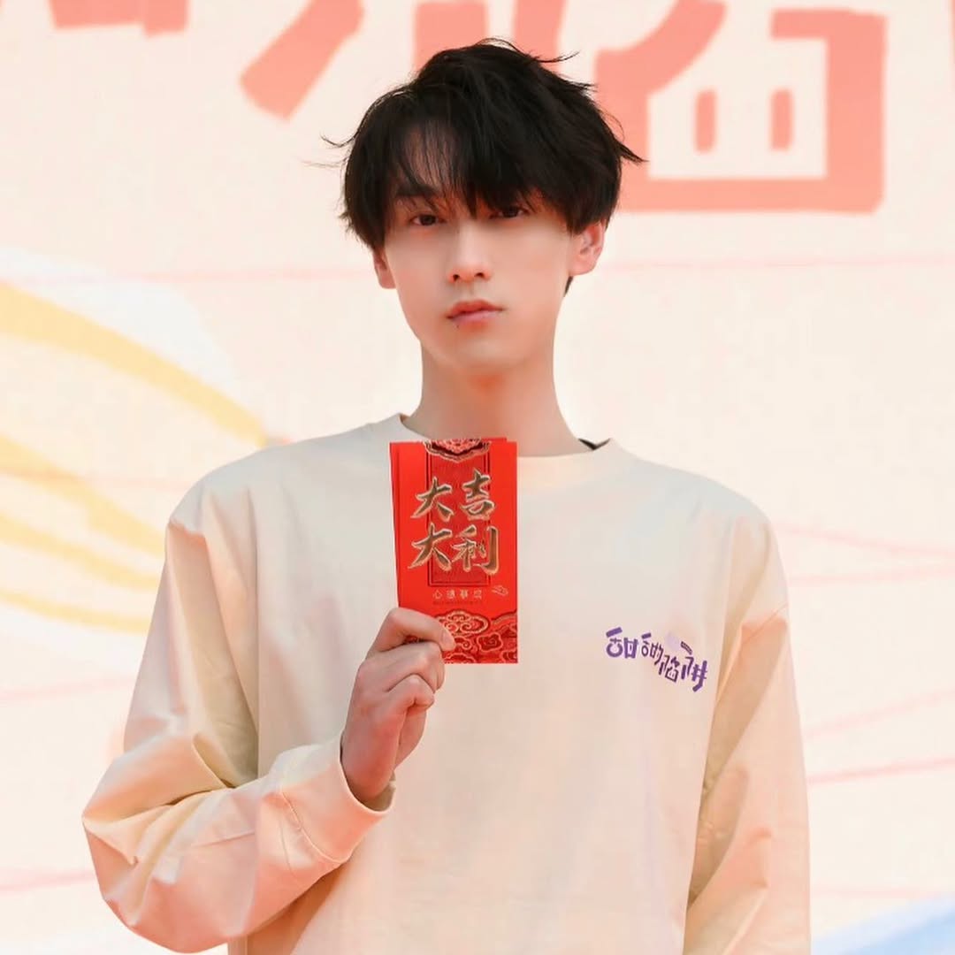 Tian Xu Ning diserbu fans di dalam pesawat [instagram]