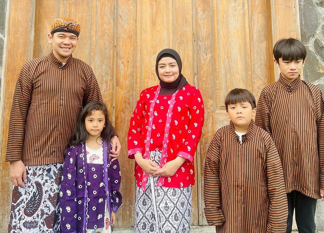 Sering Main Gadget Buruk Bagi Anak, Ikuti Trik Tika Ramlan untuk Membatasinya