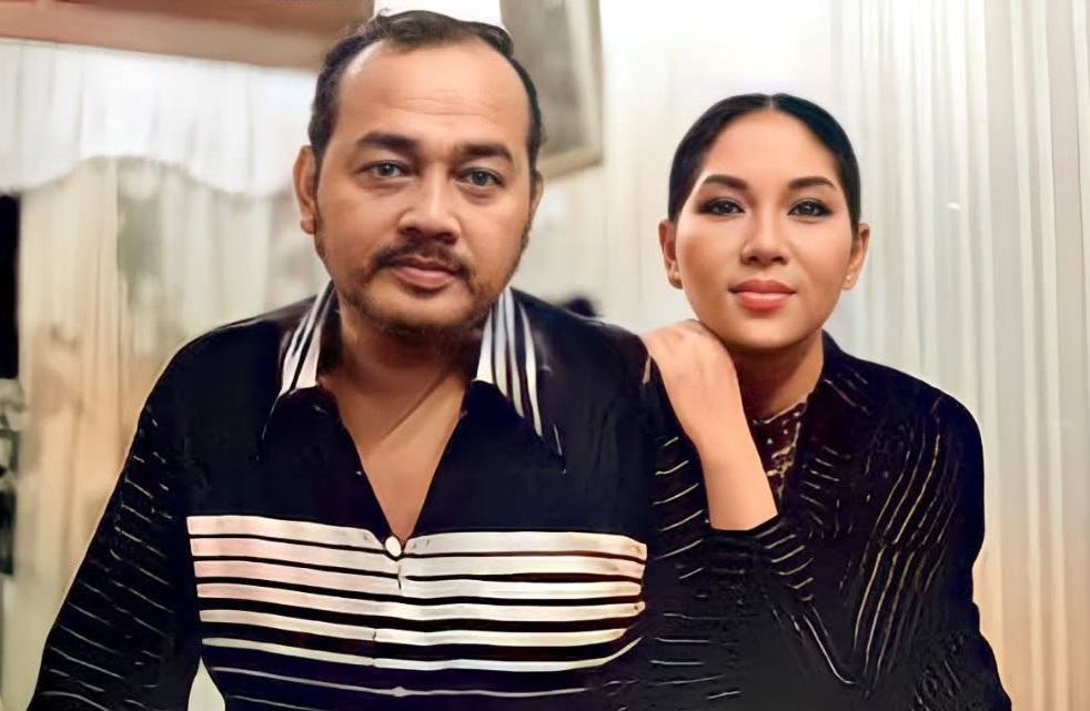 Titiek Puspa bersama Mus Maulim, suami keduanya. [Instagram]