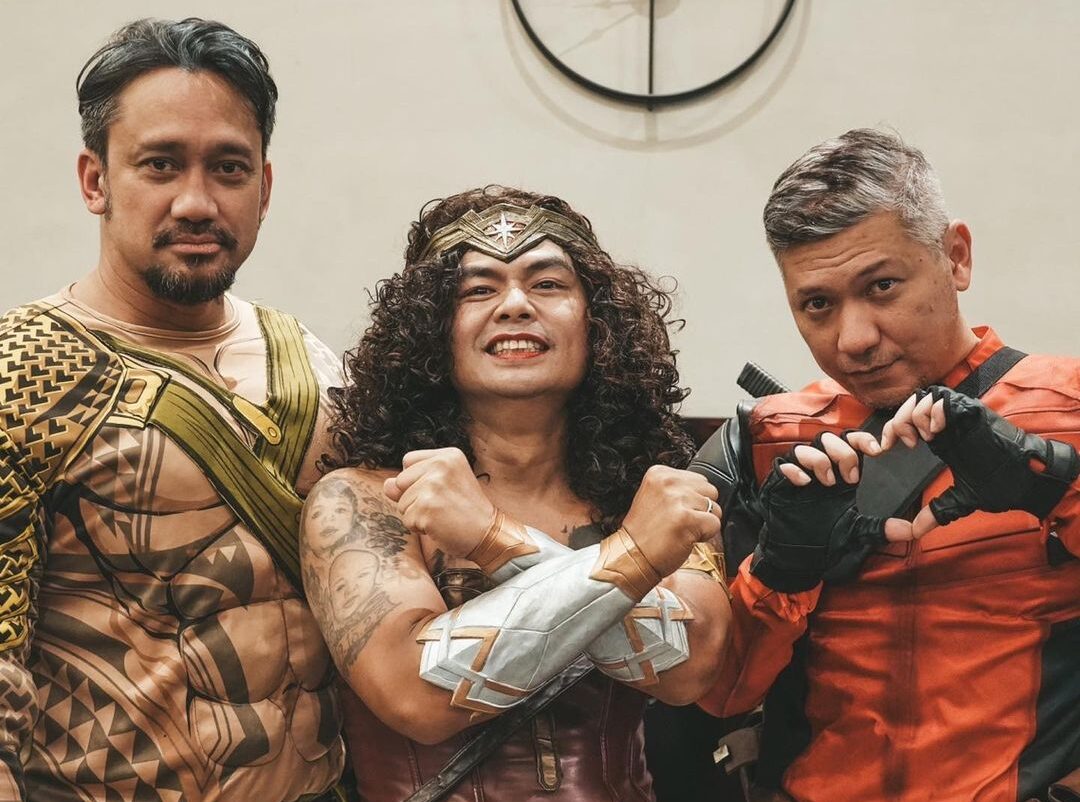 Penampakan Kocak Tiga Member The Prediksi Kena Prank Pakai Kostum Superhero Gara-Gara Lagi Ultah