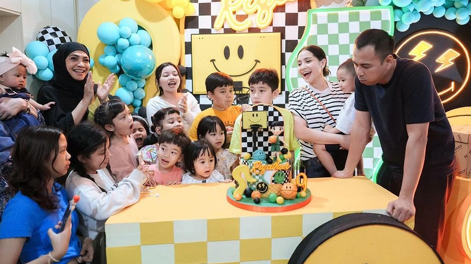 Rafathar Ultah ke-9, Dapat Kado Sepatu Legend Bertanda Tangan Darwin Nunez