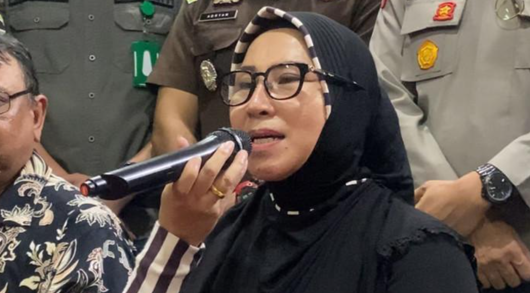 Umi Cinta Klarifikasi Pengajian Diduga Aliran Sesat, Cara Megang Mikrofon Disorot