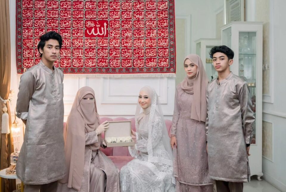 Putranya Sekolah di Yaman, Dari Mana Sumber Kekayaan Umi Pipik?