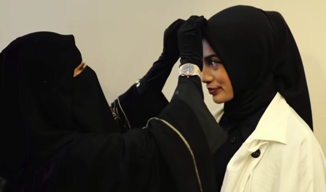 Sintya Marisca Nonton Bola Bareng Umi Pipik, Restu Aman Nih?