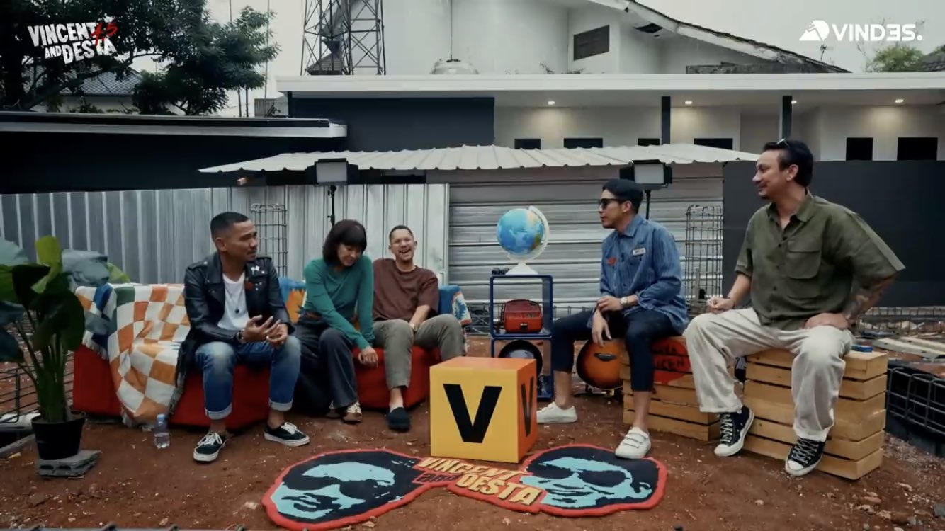 Vindes Syuting di Studio Belum Jadi, Rangka Besi Jadi Background