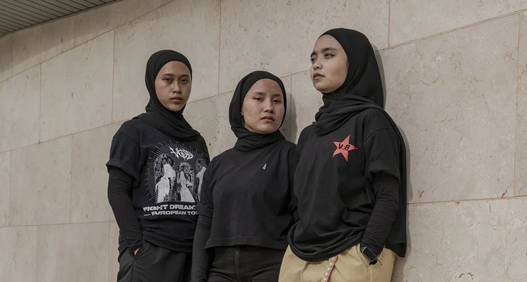 Band Metal Wanita Berhijab Voice of Baceprot Main di Festival Glastonburry 2024, Sepanggung dengan Coldplay