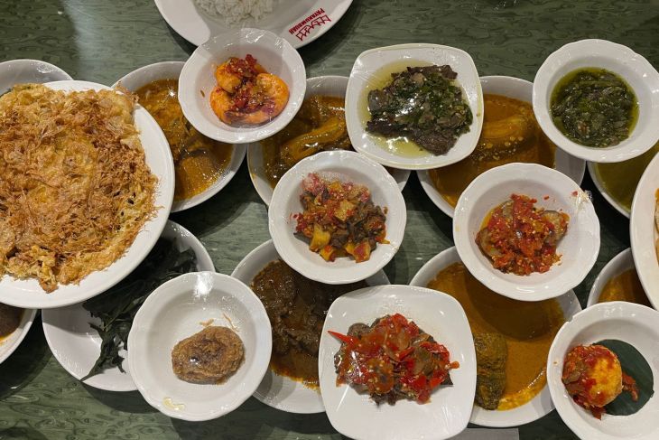 4 Restoran Masakan Padang Bisnis Kuliner Bikinan Artis, Wajib Coba!