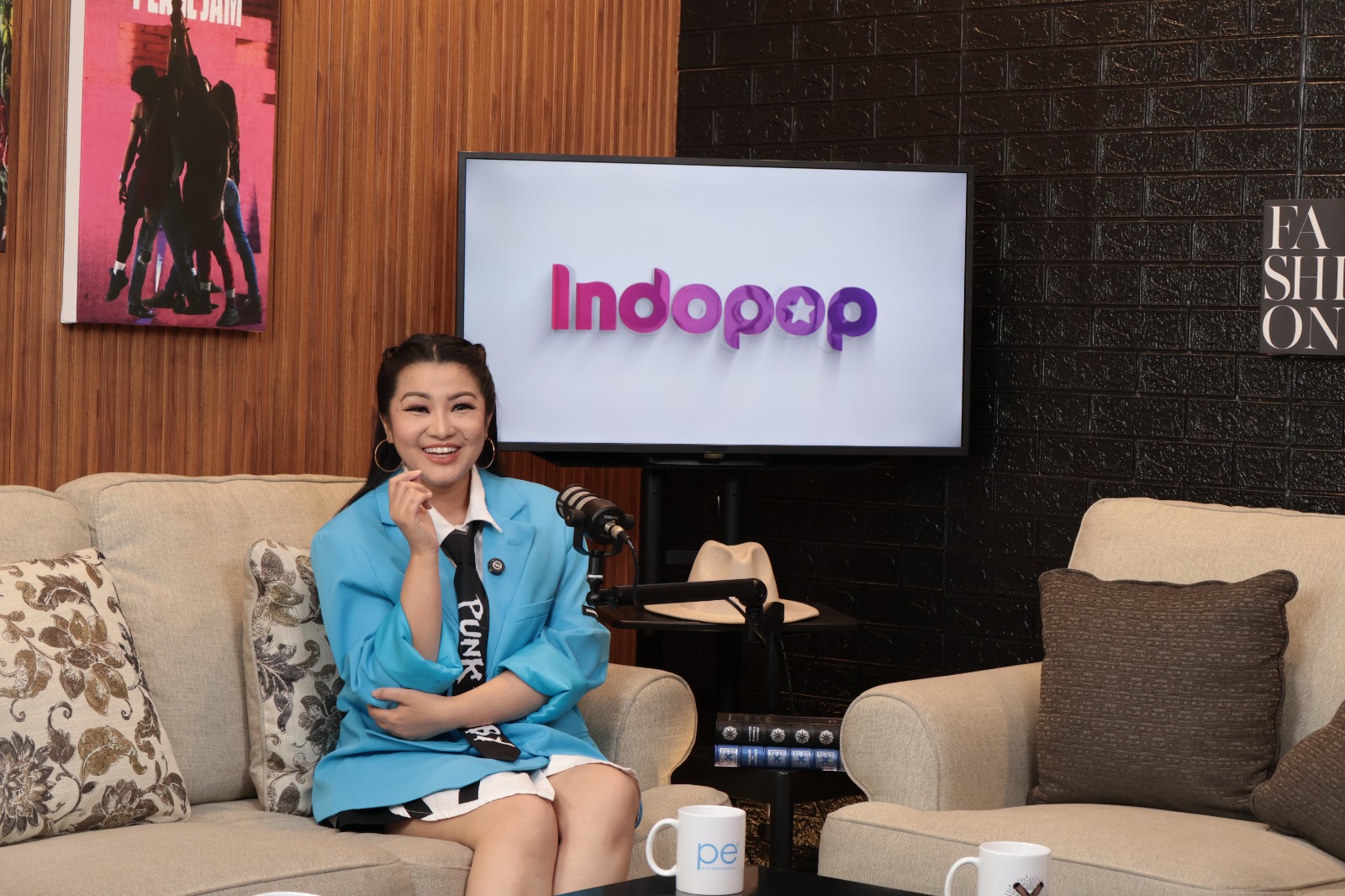 LDR Bikin Pusing! Fitri Carlina Bongkar Rahasia Jarang Ketemu Suami Pilot di Lagu Baru