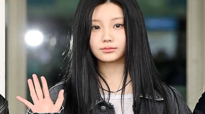 Wonhee ILLIT Terciduk Hapus Komentar Negatif Saat Grup Sedang Live, Tuai Pujian dari Netizen