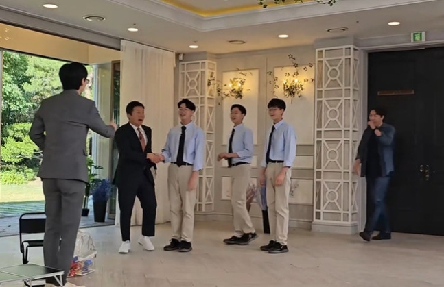 Tinggi Bocil Kembar Song Triplets Capai 172-175cm Padahal Masih Kelas 6 SD