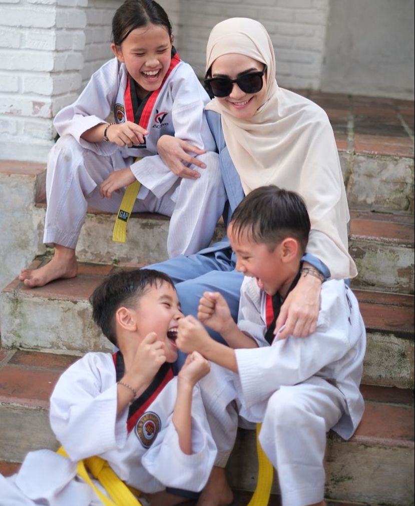 Dilakukan Zaskia Adya Mecca untuk Putra-putrinya, Ini Manfaat Ajarkan Bela Diri untuk Anak
