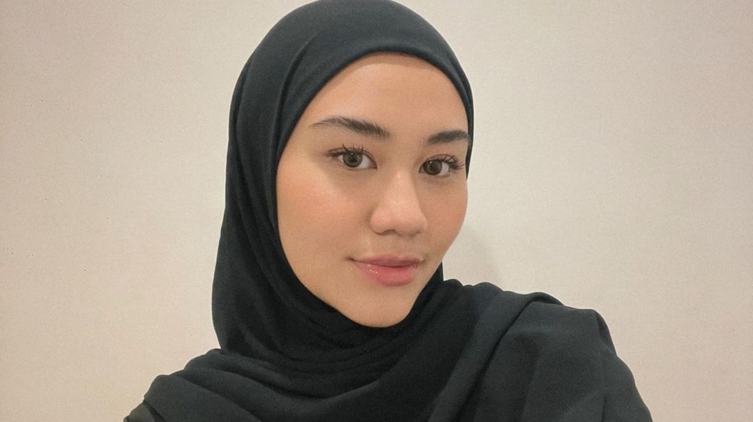 Pagi-Pagi Sudah Dirias, Aaliyah Massaid Mau Foto Prewedding?