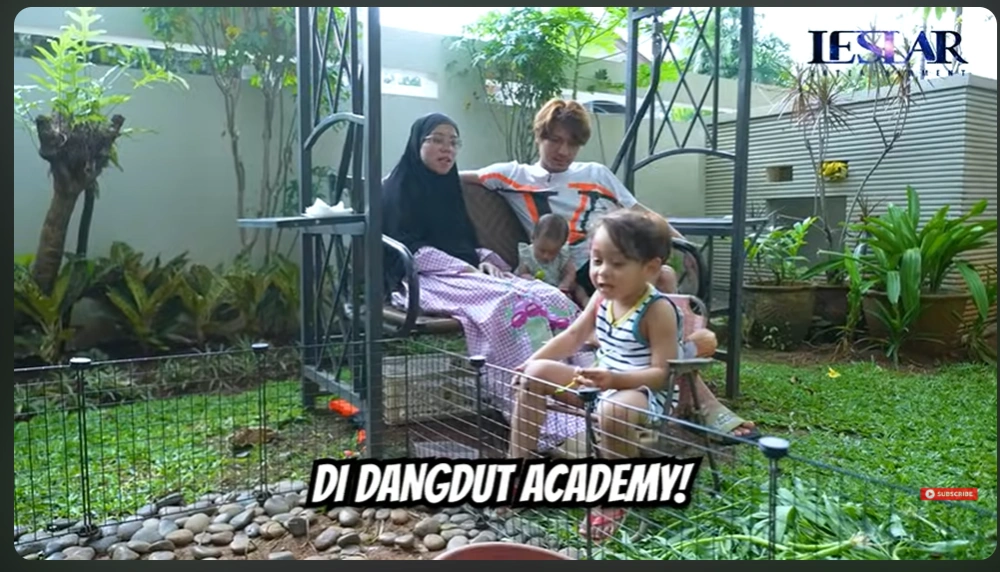 Abang L Nyanyi Lagu Jingle Dangdut Akademi