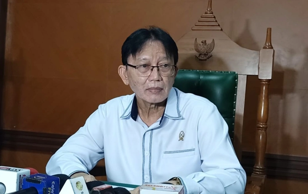 Abid dari Pengadilan Agama Jakarta Selatan menjawab rumor perceraian Jule dan Daehoon. [Ftnews/Rala]