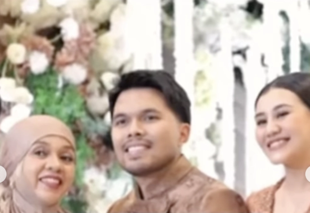 Acara Tedak Siten Baby Arash anak Thariq Halilintar dan Aaliyah Massaid. [TikTok]