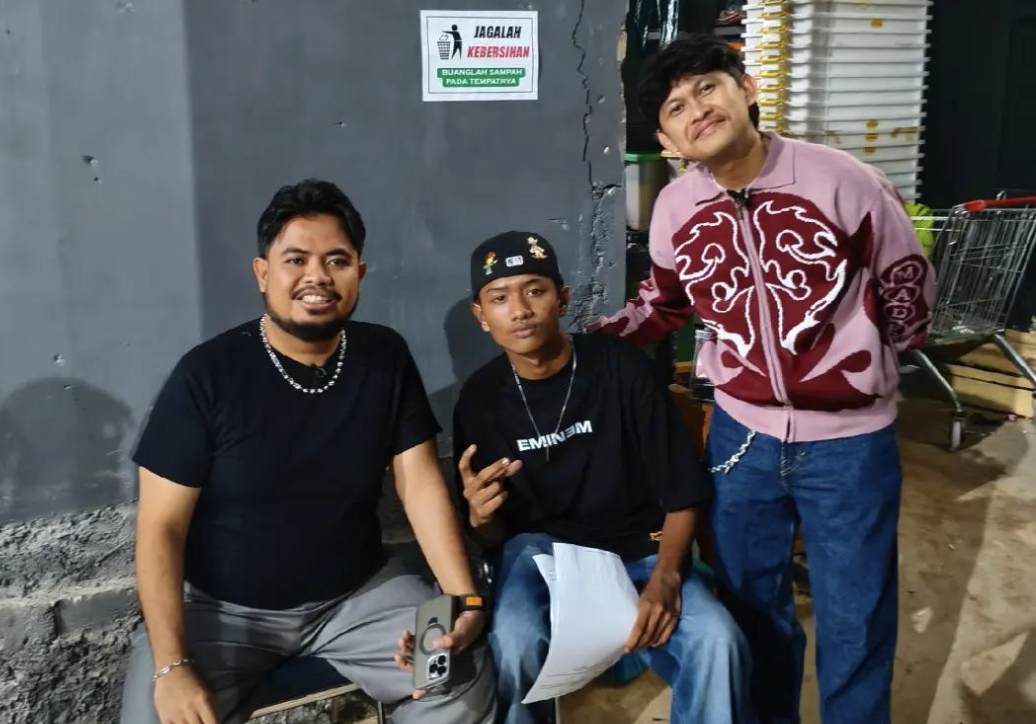 Biodata dan Agama Ageng Carlitos, Bakul Es Cekek Jago Bahasa Inggris ala Brooklyn