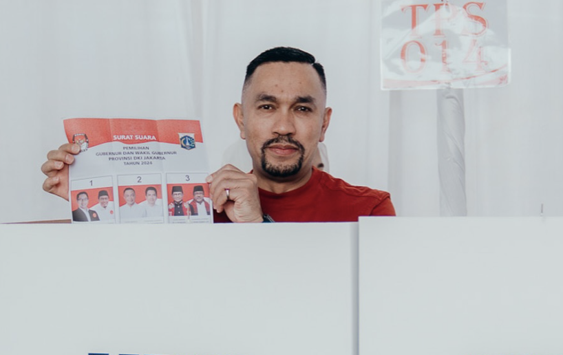 Heboh Video Ahmad Sahroni Diapit Dua Gadis: Aku Sayang Dia Mak!