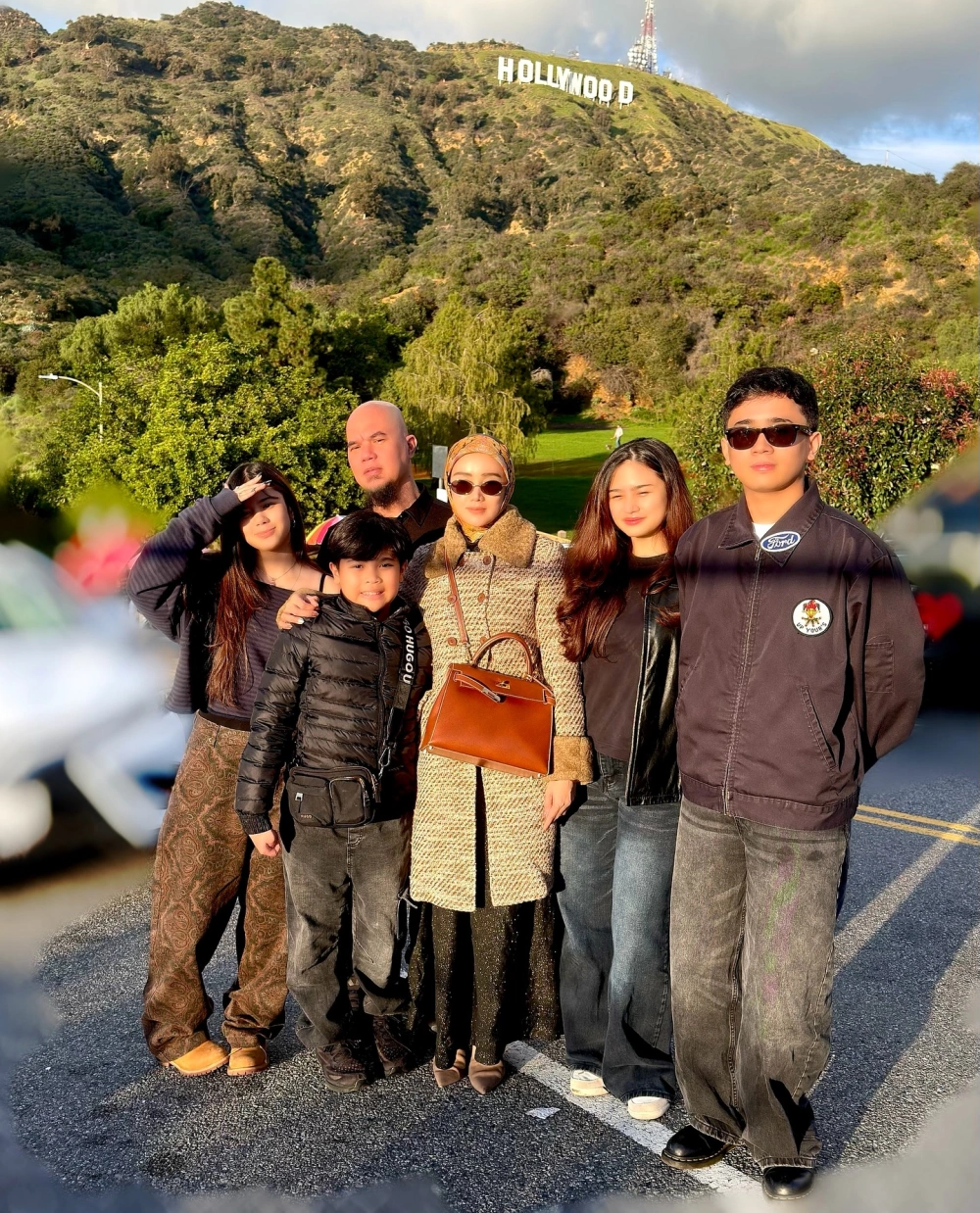 Ahmad Dhani Antar Anak Mulan Jameela Kuliah Ke Luar Negeri [sumber: Instagram Ahmaddhaniofficial]