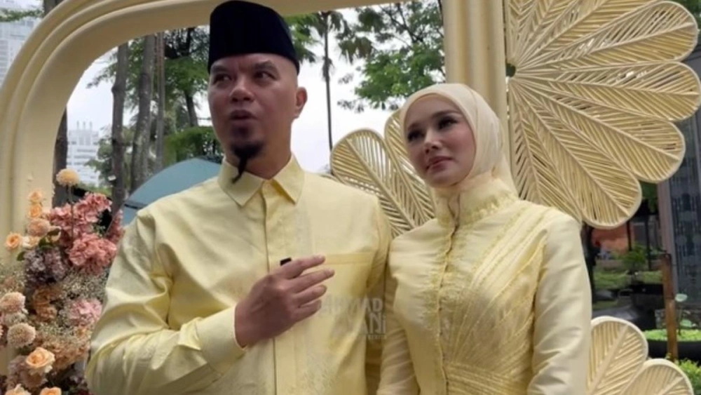 Ahmad Dhani Bocorkan Tanggal Pernikahan El Rumi [sumber: Youtube Ahmad Dhani Dalam Berita]