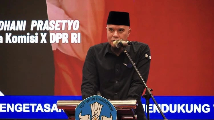 Ahmad Dhani Saat Berpidato Di Kementerian Pendidikan Dasar Menengah [Instagram]